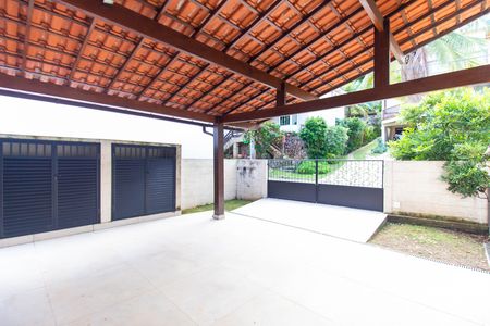 Casa de condomínio para alugar com 380m², 4 quartos e 5 vagasÁrea externa