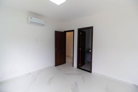 Casa de condomínio para alugar com 380m², 4 quartos e 5 vagas Suíte 3