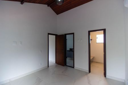 Casa de condomínio para alugar com 380m², 4 quartos e 5 vagas Suíte 4