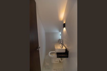Casa de condomínio para alugar com 380m², 4 quartos e 5 vagasLavabo