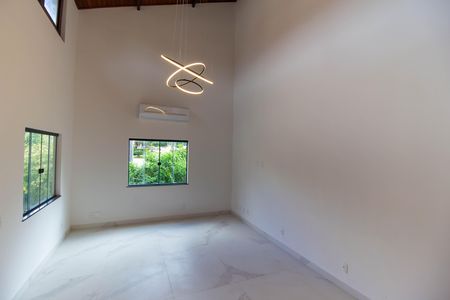 Casa de condomínio para alugar com 380m², 4 quartos e 5 vagasSala 1