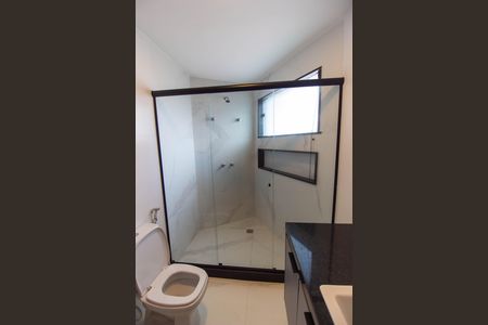 Casa de condomínio para alugar com 380m², 4 quartos e 5 vagasBanheiro da Suíte 4