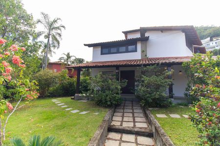Casa de condomínio para alugar com 380m², 4 quartos e 5 vagasÁrea externa