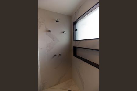 Casa de condomínio para alugar com 380m², 4 quartos e 5 vagasBanheiro da Suíte 4