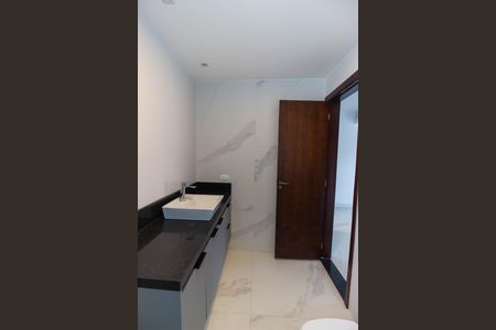 Casa de condomínio para alugar com 380m², 4 quartos e 5 vagasBanheiro da Suíte 4