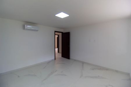 Casa de condomínio para alugar com 380m², 4 quartos e 5 vagasSuíte 2