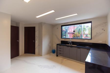Casa de condomínio para alugar com 380m², 4 quartos e 5 vagasCozinha e Área de Serviço