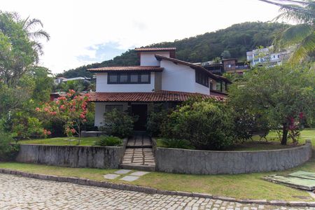 Casa de condomínio para alugar com 380m², 4 quartos e 5 vagasÁrea externa
