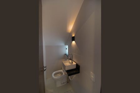 Casa de condomínio para alugar com 380m², 4 quartos e 5 vagasLavabo