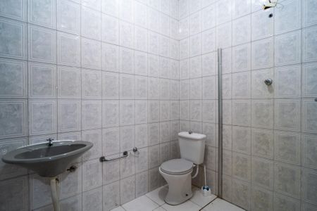 Casa para alugar com 195m², 2 quartos e sem vaga Casa para alugar com 195m², 2 quartos e sem vagaBanheiro da Suíte 1