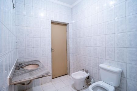 Casa para alugar com 195m², 2 quartos e sem vaga Casa para alugar com 195m², 2 quartos e sem vagaBanheiro da Suíte 2