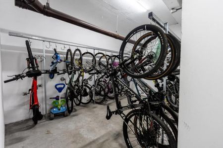 Apartamento à venda com 128m², 3 quartos e 3 vagas Apartamento à venda com 128m², 3 quartos e 3 vagasBicicletário