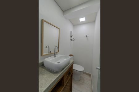 Apartamento à venda com 67m², 2 quartos e 1 vaga Apartamento à venda com 67m², 2 quartos e 1 vagaBanheiro de serviço