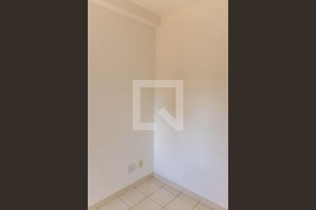 Quarto 01 de apartamento para alugar com 2 quartos, 55m² em Jardim Goiás, Goiânia
