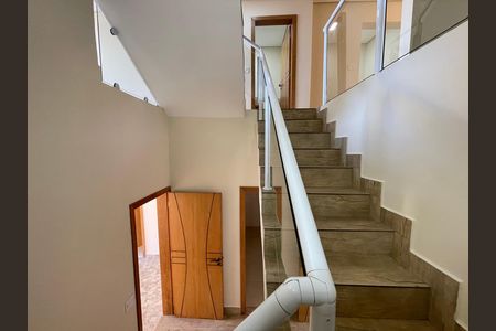 Escada de casa à venda com 3 quartos, 277m² em Jaguaré, São Paulo