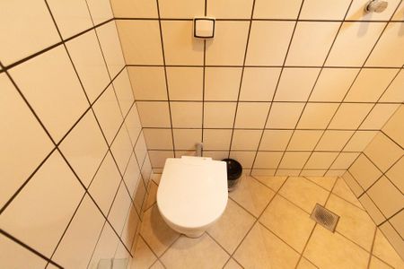 Casa de condomínio para alugar com 415m², 4 quartos e 8 vagas Casa de condomínio para alugar com 415m², 4 quartos e 8 vagasBanheiro