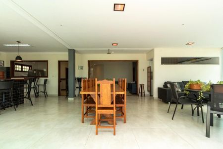 Casa de condomínio para alugar com 415m², 4 quartos e 8 vagas Casa de condomínio para alugar com 415m², 4 quartos e 8 vagasÁrea comum
