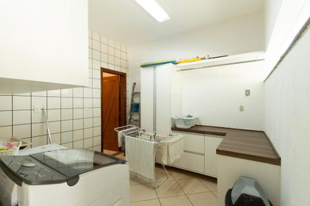 Casa de condomínio para alugar com 415m², 4 quartos e 8 vagas Casa de condomínio para alugar com 415m², 4 quartos e 8 vagasÁrea de serviço