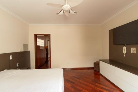 Casa de condomínio para alugar com 415m², 4 quartos e 8 vagas Casa de condomínio para alugar com 415m², 4 quartos e 8 vagasSuíte 2