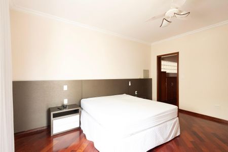 Casa de condomínio para alugar com 415m², 4 quartos e 8 vagas Casa de condomínio para alugar com 415m², 4 quartos e 8 vagasSuíte 2