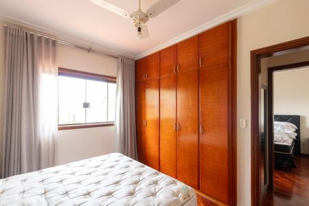 Casa de condomínio para alugar com 415m², 4 quartos e 8 vagas Casa de condomínio para alugar com 415m², 4 quartos e 8 vagasSuíte 1