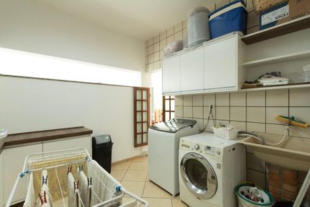 Casa de condomínio para alugar com 415m², 4 quartos e 8 vagas Casa de condomínio para alugar com 415m², 4 quartos e 8 vagasÁrea de serviço