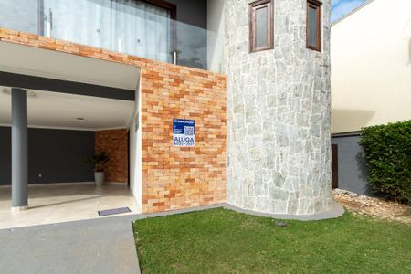 Casa de condomínio para alugar com 415m², 4 quartos e 8 vagas Casa de condomínio para alugar com 415m², 4 quartos e 8 vagasPlaca