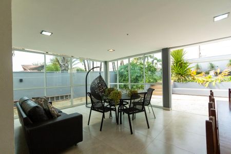 Casa de condomínio para alugar com 415m², 4 quartos e 8 vagas Casa de condomínio para alugar com 415m², 4 quartos e 8 vagasÁrea comum