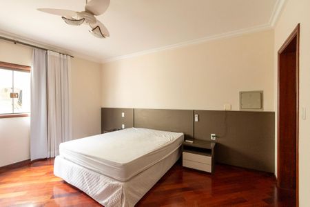 Casa de condomínio para alugar com 415m², 4 quartos e 8 vagas Casa de condomínio para alugar com 415m², 4 quartos e 8 vagasSuíte 2