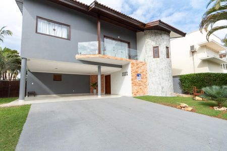 Casa de condomínio para alugar com 415m², 4 quartos e 8 vagas Casa de condomínio para alugar com 415m², 4 quartos e 8 vagasFachada