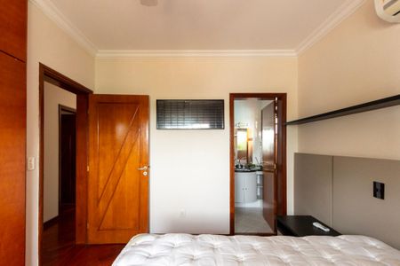Casa de condomínio para alugar com 415m², 4 quartos e 8 vagas Casa de condomínio para alugar com 415m², 4 quartos e 8 vagasSuíte 1
