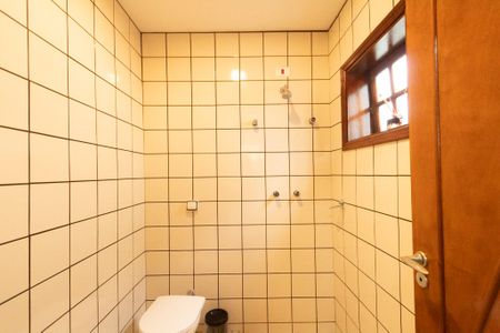 Casa de condomínio para alugar com 415m², 4 quartos e 8 vagas Casa de condomínio para alugar com 415m², 4 quartos e 8 vagasBanheiro