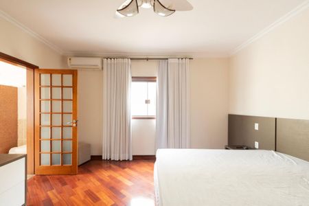 Casa de condomínio para alugar com 415m², 4 quartos e 8 vagas Casa de condomínio para alugar com 415m², 4 quartos e 8 vagasSuíte 2