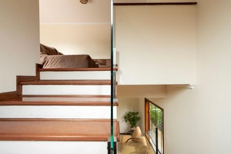 Casa de condomínio para alugar com 415m², 4 quartos e 8 vagas Casa de condomínio para alugar com 415m², 4 quartos e 8 vagasEscadas