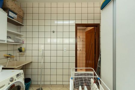 Casa de condomínio para alugar com 415m², 4 quartos e 8 vagas Casa de condomínio para alugar com 415m², 4 quartos e 8 vagasÁrea de serviço