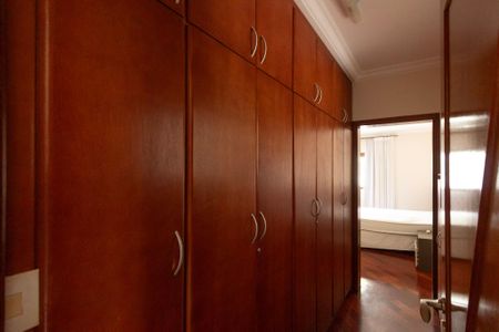 Casa de condomínio para alugar com 415m², 4 quartos e 8 vagas Casa de condomínio para alugar com 415m², 4 quartos e 8 vagasCloset - Suíte 1