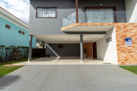 Casa de condomínio para alugar com 415m², 4 quartos e 8 vagas Casa de condomínio para alugar com 415m², 4 quartos e 8 vagasFachada