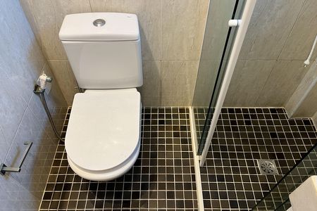 Casa para alugar com 307m², 2 quartos e 4 vagas Casa para alugar com 307m², 2 quartos e 4 vagasBanheiro da Suíte 1