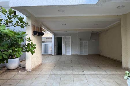 Casa para alugar com 307m², 2 quartos e 4 vagas Casa para alugar com 307m², 2 quartos e 4 vagasQuintal