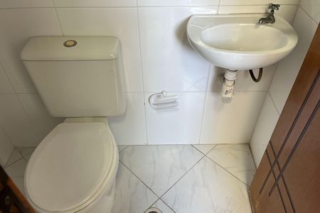 Casa para alugar com 307m², 2 quartos e 4 vagas Casa para alugar com 307m², 2 quartos e 4 vagasBanheiro de serviço