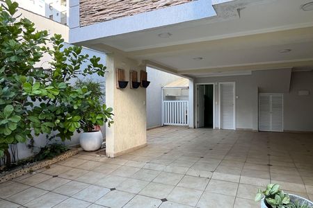 Casa para alugar com 307m², 2 quartos e 4 vagas Casa para alugar com 307m², 2 quartos e 4 vagasQuintal