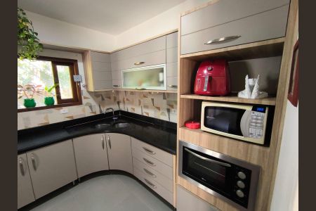 Casa para alugar com 500m², 4 quartos e 4 vagas Casa para alugar com 500m², 4 quartos e 4 vagasCozinha