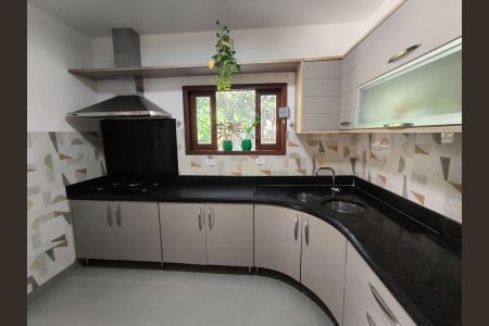 Casa para alugar com 500m², 4 quartos e 4 vagas Casa para alugar com 500m², 4 quartos e 4 vagasCozinha