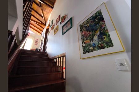 Casa para alugar com 500m², 4 quartos e 4 vagas Casa para alugar com 500m², 4 quartos e 4 vagasEscada