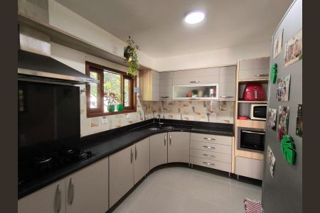 Casa para alugar com 500m², 4 quartos e 4 vagas Casa para alugar com 500m², 4 quartos e 4 vagasCozinha
