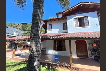 Casa para alugar com 500m², 4 quartos e 4 vagas Casa para alugar com 500m², 4 quartos e 4 vagasFachada