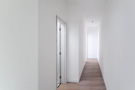 Casa à venda com 130m², 2 quartos e 2 vagas Casa à venda com 130m², 2 quartos e 2 vagasCorredor