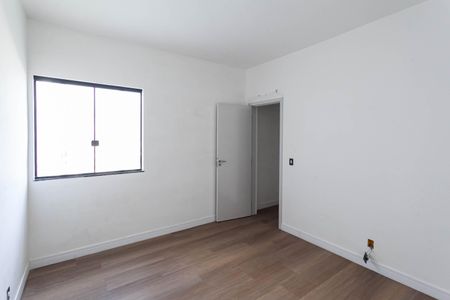 Casa à venda com 130m², 2 quartos e 2 vagas Casa à venda com 130m², 2 quartos e 2 vagasQuarto