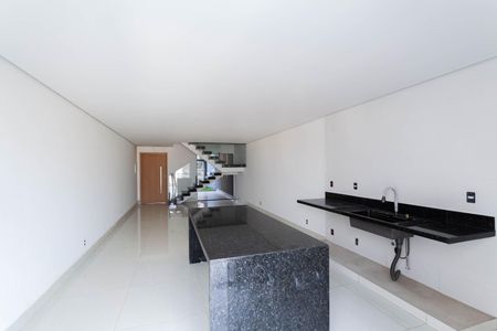 Sala/Cozinha de casa à venda com 2 quartos, 130m² em Manacás, Belo Horizonte
