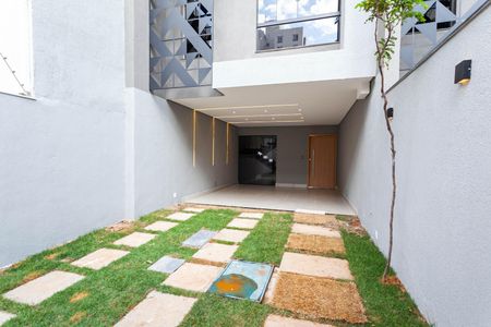 Casa à venda com 130m², 2 quartos e 2 vagas Casa à venda com 130m², 2 quartos e 2 vagasGaragem